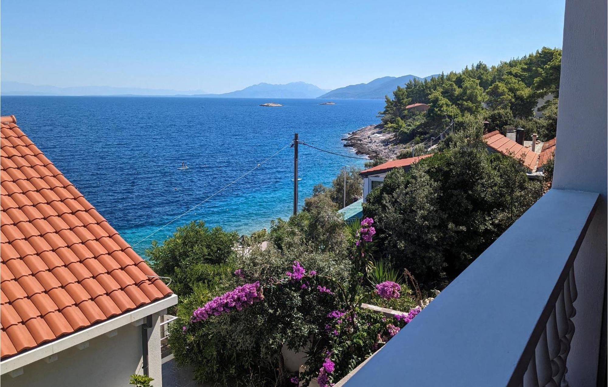 2 Bedroom Nice Apartment In Prigradica Exterior photo